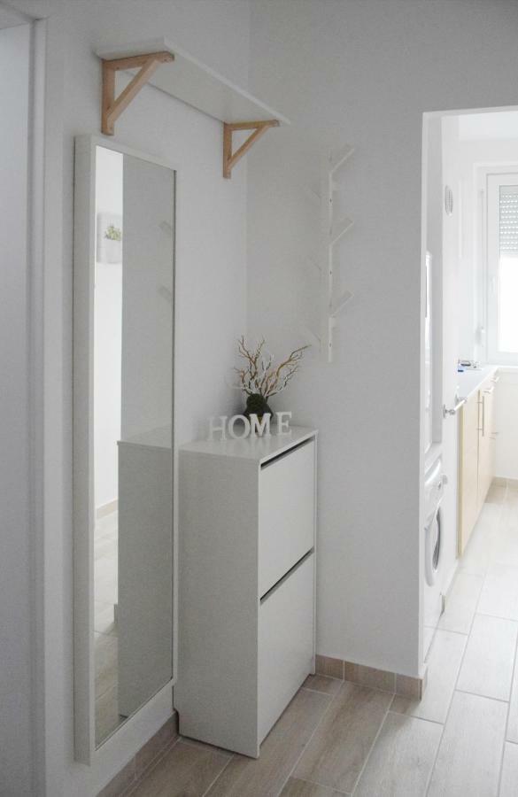 White Almond Apartment Budapeste Exterior foto