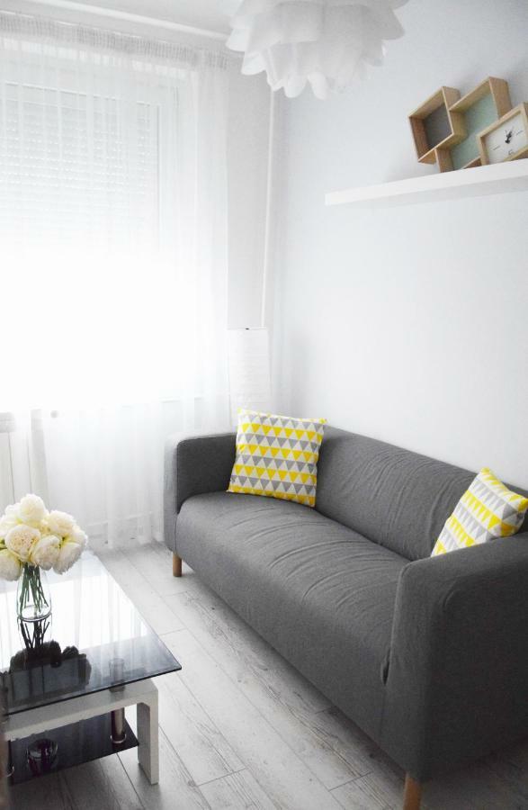 White Almond Apartment Budapeste Exterior foto